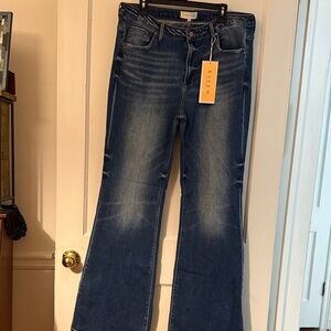 Risen Flare Jeans